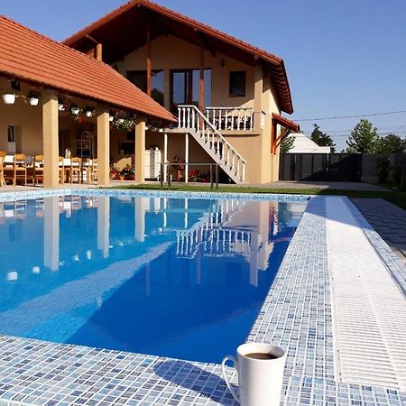 Casa Sannicolau Acomodação com café da manhã Sînnicolau Mare Exterior foto