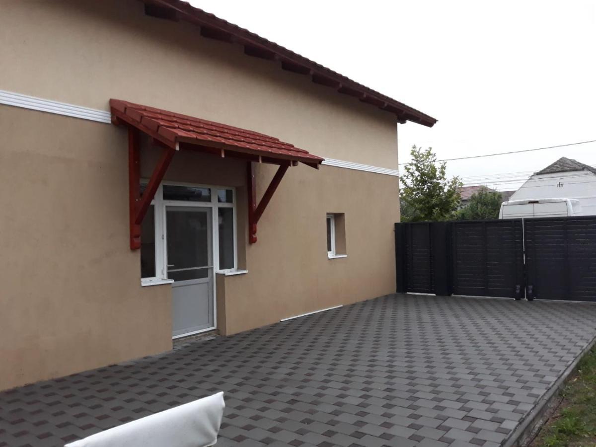 Casa Sannicolau Acomodação com café da manhã Sînnicolau Mare Exterior foto