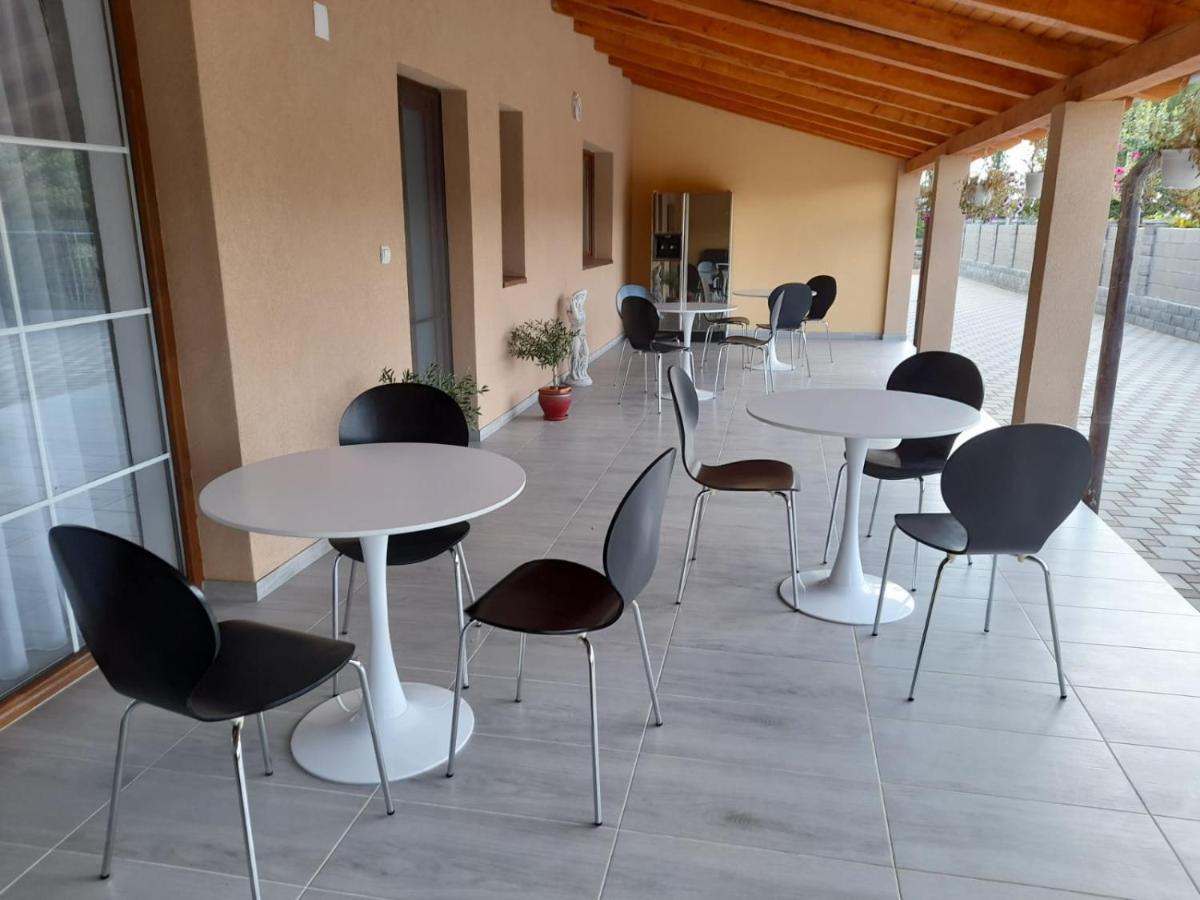 Casa Sannicolau Acomodação com café da manhã Sînnicolau Mare Exterior foto